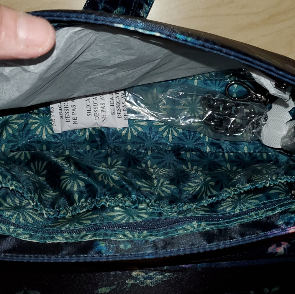 Lug Soar Crossbody - Picture 3 of 3